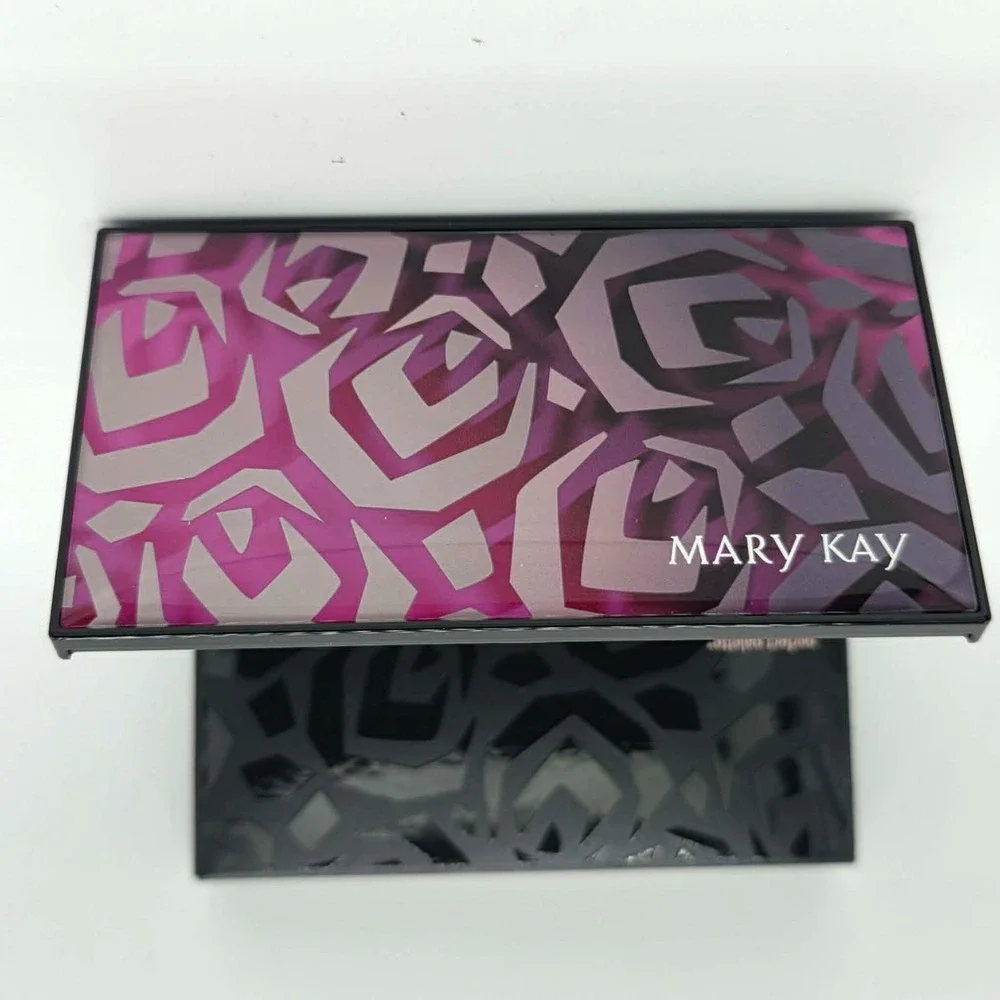 Mary Kay Perfect Palette Stylish Design Unfilled Refillable Mirrored Compact